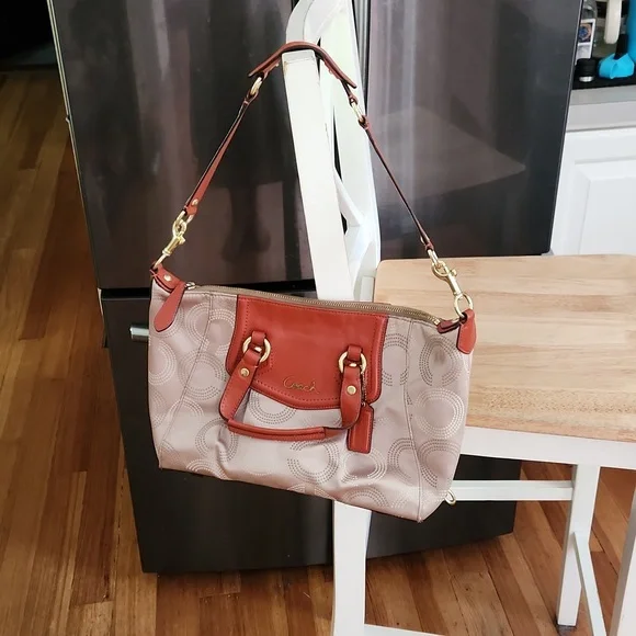 Coach 2 way tote to shoulderbag - Picture 6 of 7